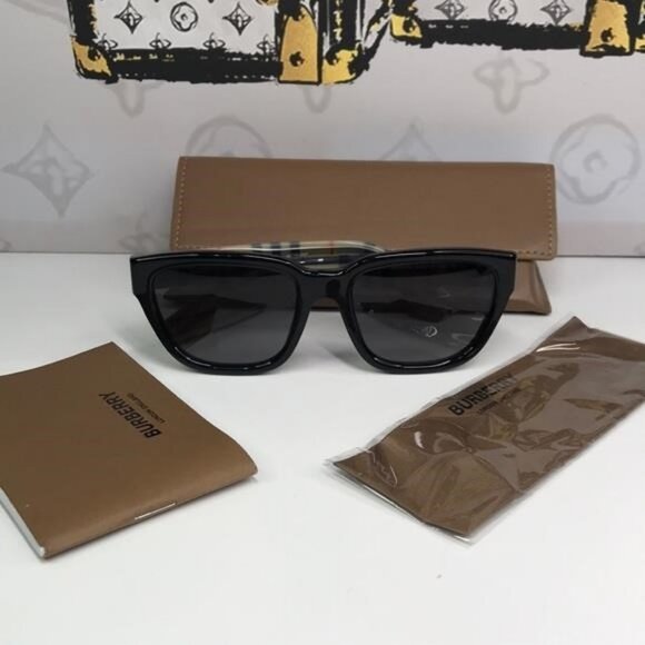 New 100% Authentic Burberry BE4277 3757/T3 Polarized Sunglasses – Black Frame - Picture 8 of 10